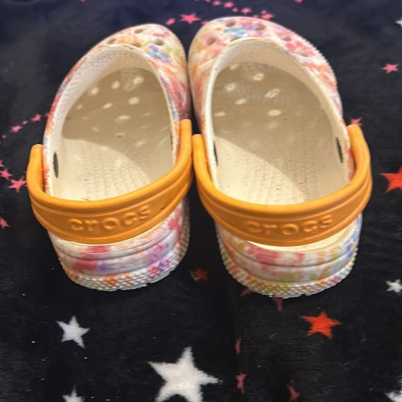Size 11 toddler girl, multicolor crocs, good condition - Picture 2 of 5